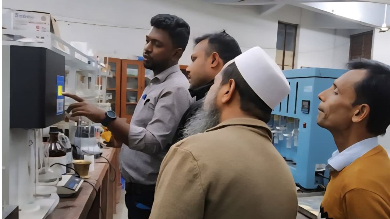 পোল্ট্রি-গবাদিপশুর খাদ্যে খরচ কমাবে বাকৃবির ‘বাউ-এফএস’
