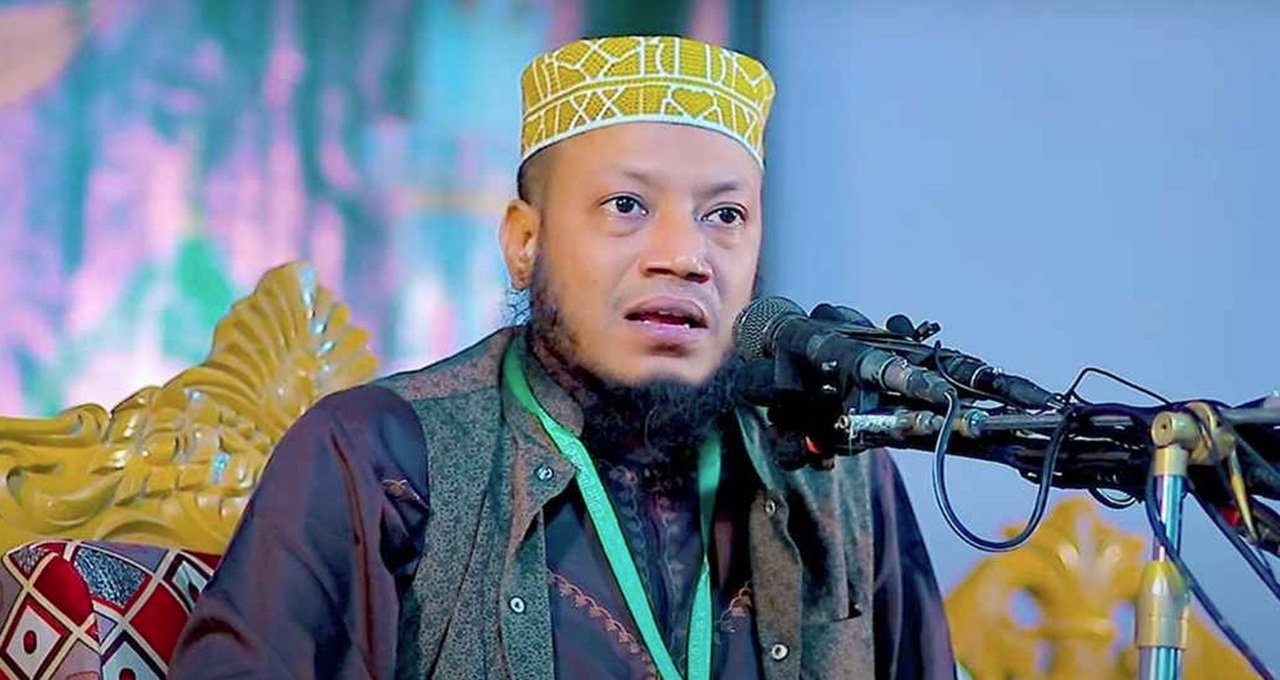 মুফতি আমির হামজাকে প্রকাশ্যে ক্ষমা চাইতে লিগ্যাল নোটিশ