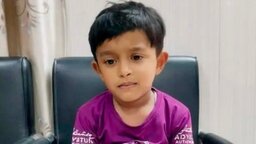 অবশেষে পুলিশের তৎপরতায় পথভ্রষ্ট শিশুটি ফিরল বাবা-মার কাছে