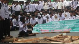 গোপালগঞ্জে ৭ দফা দাবিতে কারিগরি শিক্ষার্থীদের মহাসড়ক অবরোধ