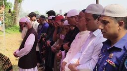 সেনবাগে জয়নুল আবদীন ফারুকের সহধর্মিণী কানিজ ফাতেমার দাফন সম্পন্ন