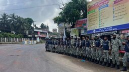 খাগড়াছড়িতে ১৪৪ ধারার মধ্যেই চলছে সড়ক অবরোধ
