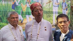 ৫৬ বছর পর স্কুলের টানে কলকাতা থেকে ঝালকাঠিতে ছুটে এলেন তিন বন্ধু
