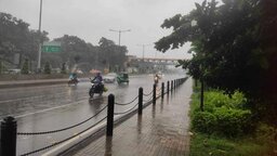 ঢাকায় বজ্রসহ বৃষ্টির সম্ভাবনা, বইতে পারে ঝোড়ো হাওয়া