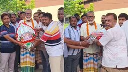 সাতক্ষীরায় আলহাজ্ব আব্দুর রউফকে ভোমরা শ্রমিক ইউনিয়ন ও ট্রান্সপোর্ট মালিক সমিতির শুভেচ্ছা