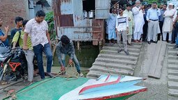 বাকেরগঞ্জে খেয়াঘাটে শৃঙ্খলা ফেরাতে প্রশাসনের অভিযান, ভাড়ায় স্বস্তি যাত্রীদের