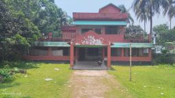 রাজাপুরে ডাকবাংলোয় ওসির বসবাস, বিদেশি ধর্মীয় মেহমানদের আবাসন সংকটে ক্ষোভ