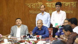 লুট হওয়া অস্ত্র উদ্ধারে বড় অঙ্কের পুরস্কার স্বরাষ্ট্র উপদেষ্টার
