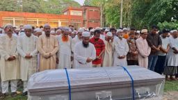 মাদারীপু‌রে গ্রা‌মের বা‌ড়ি‌তে দাদা দাদীর কব‌রের পা‌শে দাফন করা হ‌য়ে‌ছে বৃ‌ষ্টি‌কে