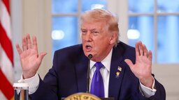 যেকোনো মূল্যে গ্রিনল্যান্ড দখলের ঘোষণা ট্রাম্পের