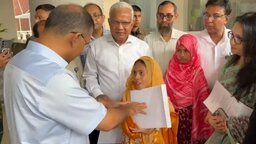প্রতিবন্ধী তিন ব্যক্তির হাতে নিয়োগপত্র তুলে দিলেন প্রধানমন্ত্রী