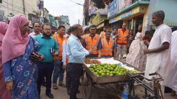 নেত্রকোণায় ফুটপাত দখলমুক্ত ও যানজট নিরসনে প্রশাসনের অভিযান