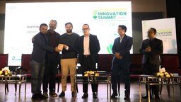 গো উইথ আশরাফুল আলম পেলেন পরিবেশ উদ্ভাবনী পদক