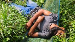 ঝিনাইদহে ঘাসের জমি থেকে যুবকের মরদেহ উদ্ধার