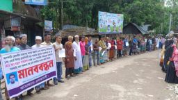 রাজাপুরে মিথ্যা মামলা ও খালে বাঁধ দেওয়ার প্রতিবাদে মানববন্ধন
