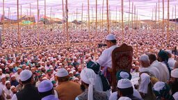 দেশ ও জাতির শান্তি কামনায় আমিন ধ্বনিতে শেষ হলো চরমোনাইর মাহফিল