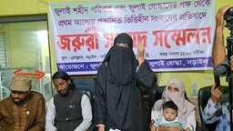 প্রকাশিত সংবাদের প্রতিবাদে নড়াইলে জুলাই শহীদ পরিবার ও ‘জুলাই যোদ্ধা’দের সংবাদ সম্মেলন