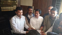 ভোলা-৩ আসনে মেজর (অব.) হাফিজের পক্ষে বিএনপির মনোনয়ন ফরম সংগ্রহ