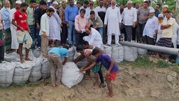 বিষখালী নদীর ভাঙন রোধে জিও ব্যাগ ফেলার উদ্বোধন করলেন এমপি রফিকুল ইসলাম জামাল