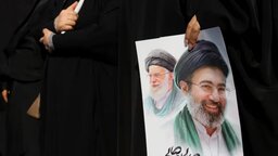 ইরানে সরকার পতন অনিশ্চিত, শিগগিরই শেষ হচ্ছে না যুদ্ধ