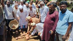 পাইকগাছা জিরো পয়েন্টের বেহাল সড়ক সংস্কার করলো জামায়াতে ইসলামী