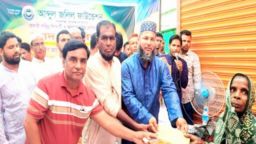 অসহায় পরিবারের পাশে আব্দুল জলিল ফাউন্ডেশন