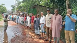 জলাবদ্ধতা নিরসনে অবৈধ স্থাপনা উচ্ছেদের দাবিতে বিক্ষোভ