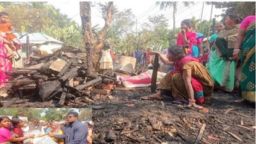 নীলফামারীতে আগুনে পুড়লো ১১ পরিবারের ২৫ ঘর