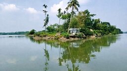 দুই নদীর মোহনায় অবরুদ্ধ এক গ্রাম, ভাঙনের সঙ্গে প্রতিদিন লড়ছে ৪৫ পরিবার