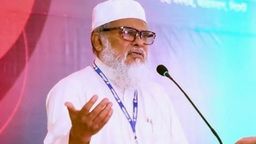 হজ যাত্রীদের ৮ কোটি টাকা ফেরত দিয়ে বললেন, “আর কোনো দায়িত্ব নয়”