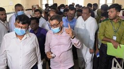সাতক্ষীরায় হাসপাতাল আকস্মিক পরিদর্শনে স্বাস্থ্যমন্ত্রী, দুই চিকিৎসক বরখাস্ত