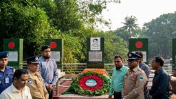 বীরশ্রেষ্ঠ নূর মোহাম্মদ শেখের সমাধিতে সর্বস্তরের মানুষের শ্রদ্ধা