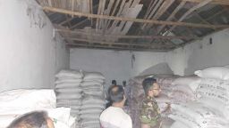 সেনা অভিযানে ঠাকুরগাঁওয়ে ১১ লাখ টাকার অবৈধ সার উদ্ধার