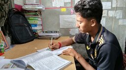 বুয়েট প্রকৌশলী হওয়ার স্বপ্নে বিভোর নীলফামারীর নিরব রায়