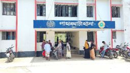 পাথরঘাটায় কিশোরীকে যৌন নির্যাতনের অভিযোগে নিজ পিতা আটক