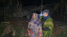 রাজাপুরে ঝুপড়ি ঘরে মানবেতর জীবন কাটানো বিধবা আজিমন নেছার পাশে ইউএনও