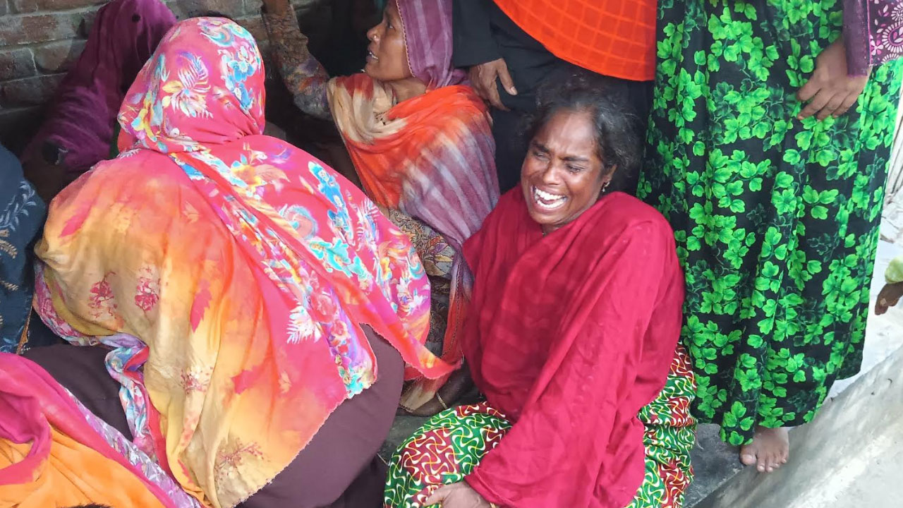 চিরকুটে লেখা ‘খাবার ও ঋণের দায়ে আমি নিজ হাতে সবাইকে মারলাম ‘