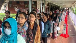 ডাকসু নির্বাচন : শুরু হয়েছে ভোট গ্রহণ, ক্যাম্পাসে শিক্ষার্থীদের দীর্ঘ লাইন