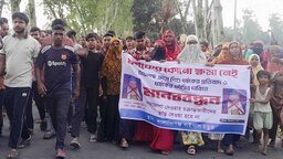 তেঁতুলিয়ায় শিশু ধর্ষণের প্রতিবাদে মহাসড়ক অবরোধ