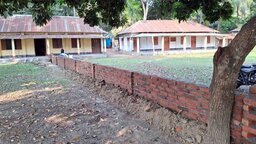 কাশিয়ানীতে স্কুলের জমি দখল করে প্রাচীর নির্মাণ