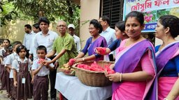গোপালগঞ্জের সোনালীস্বপ্ন একাডেমিতে ফল উৎসব অনুষ্ঠিত