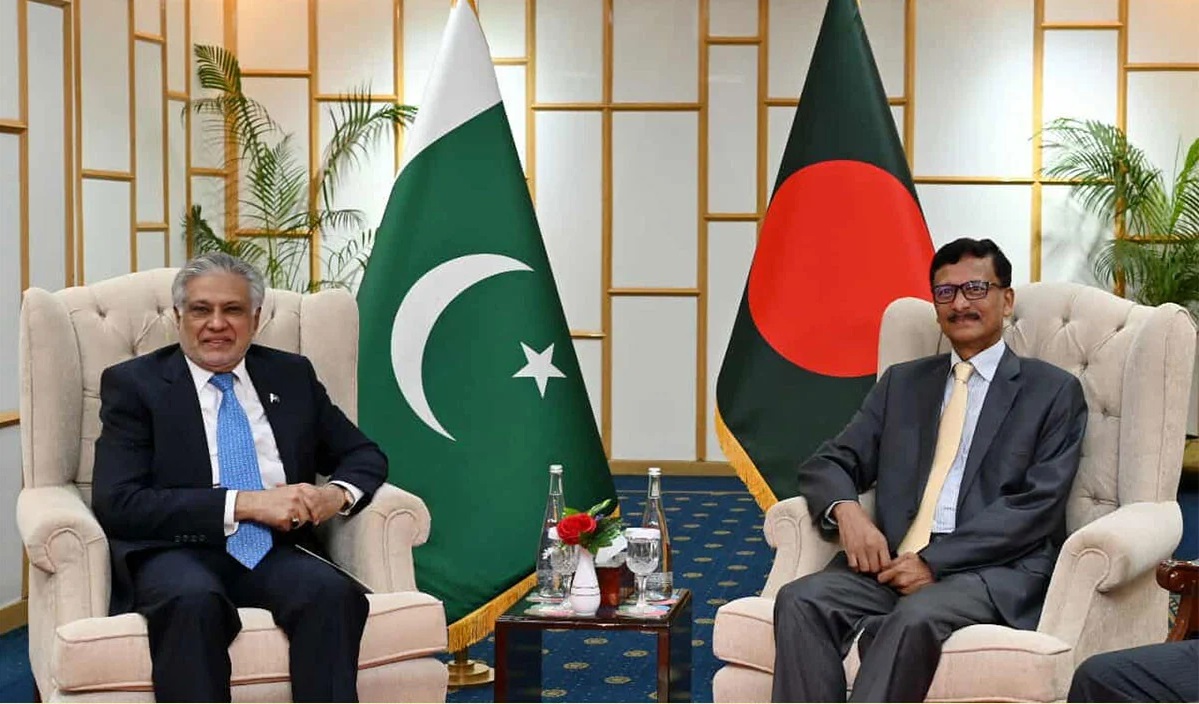 পররাষ্ট্র উপদেষ্টার সঙ্গে পাকিস্তানের পররাষ্ট্রমন্ত্রীর বৈঠক