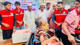 গোপালগঞ্জ সরকারি কলেজ যুব রেড ক্রিসেন্টের ইফতার সামগ্রী বিতরণ