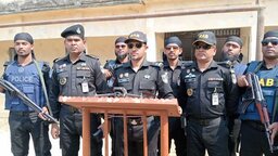 ফরিদপুরে বিভিন্ন ভোটকেন্দ্র পরিদর্শনে র‌্যাব-১০, নিরাপত্তায় ড্রোনে নজরদারি