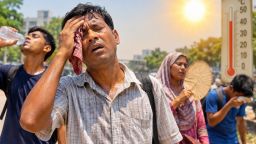সিলেটে শীত শুরু হয়ে যাওয়ার কথা অথচ অসহ্য গরমে মানুষের নাকাল অবস্থা।