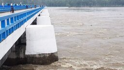 নীলফামারী ডালিয়া পয়েন্টে বিপদসীমার ওপর দিয়ে বইছে তিস্তার পানি