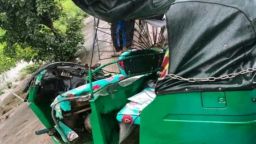 বাস সিএনজির মুখোমুখি সংঘর্ষে দুই শিক্ষার্থীসহ নিহত ৩