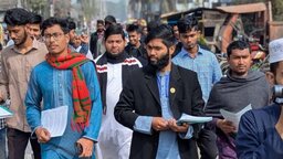 ঝালকাঠিতে গণভোটে ‘হ্যাঁ’-এর পক্ষে শিবিরের গণসংযোগ ও লিফলেট বিতরণ