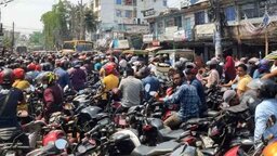 সাতক্ষীরায় জ্বালানি তেলের সংকট, চরম ভোগান্তিতে সাধারণ মানুষ