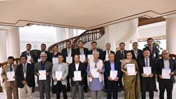 ফাইল আটকানোর দিন শেষ, সরকারি সেবায় দুর্নীতি চলবে না: ড. ইউনূস